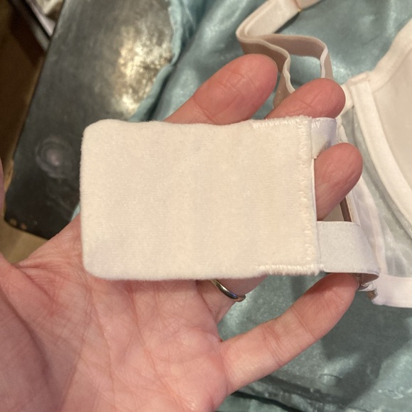 Victoria’s Secret 36Ddd baby pink, sheer floral shimmery Valentine’s Day bra new - Picture 4 of 17